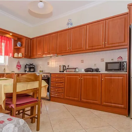 Maki's * Argostolion